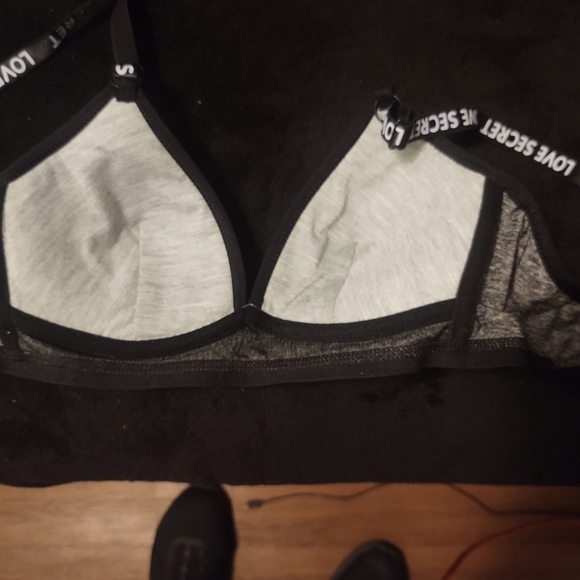 Bras - Picture 2 of 4